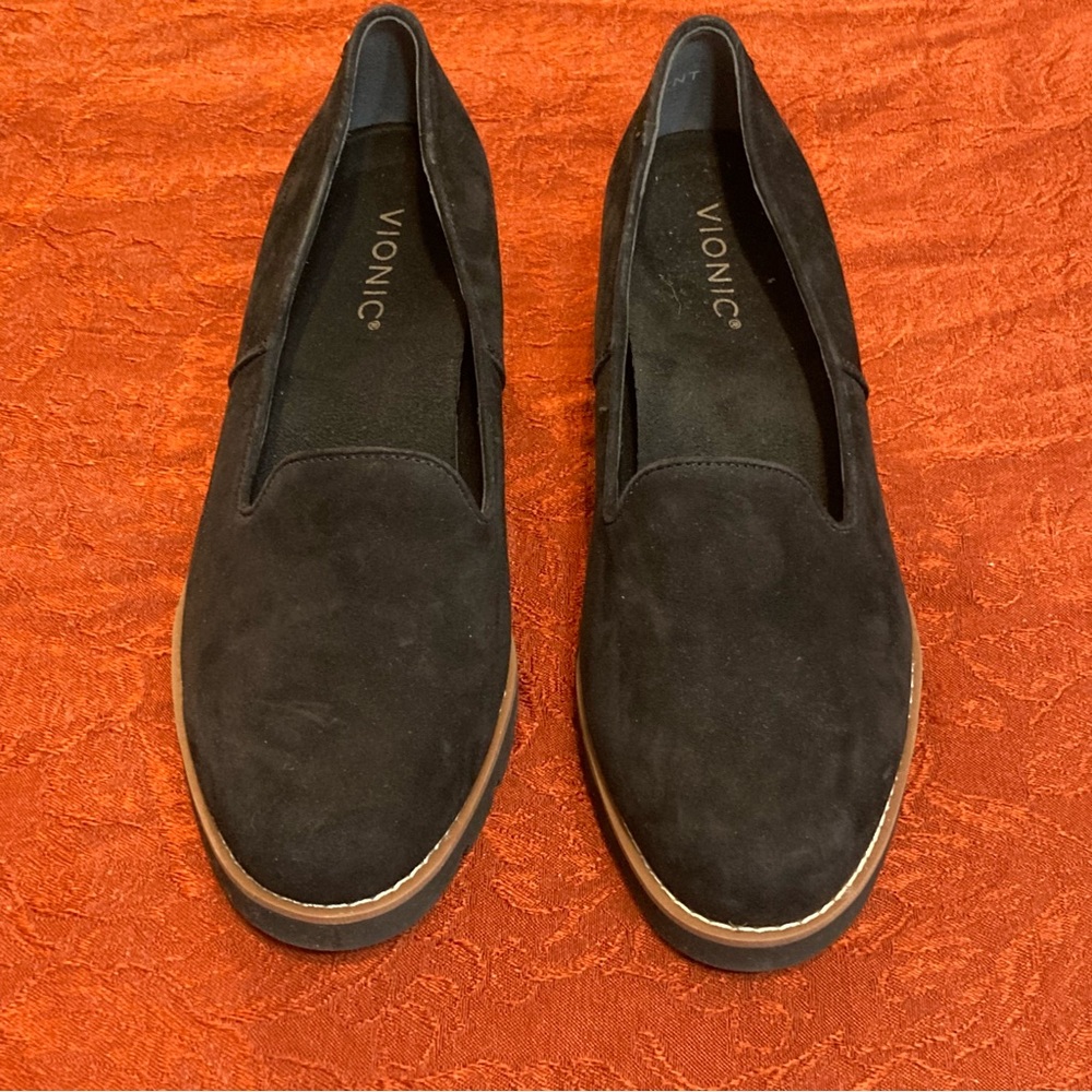 VIONIC  WOMENS WILLA WEDGE BLACK WATER REPELLENT SUEDE SIZE 8 WIDE NWOB - Picture 2 of 11